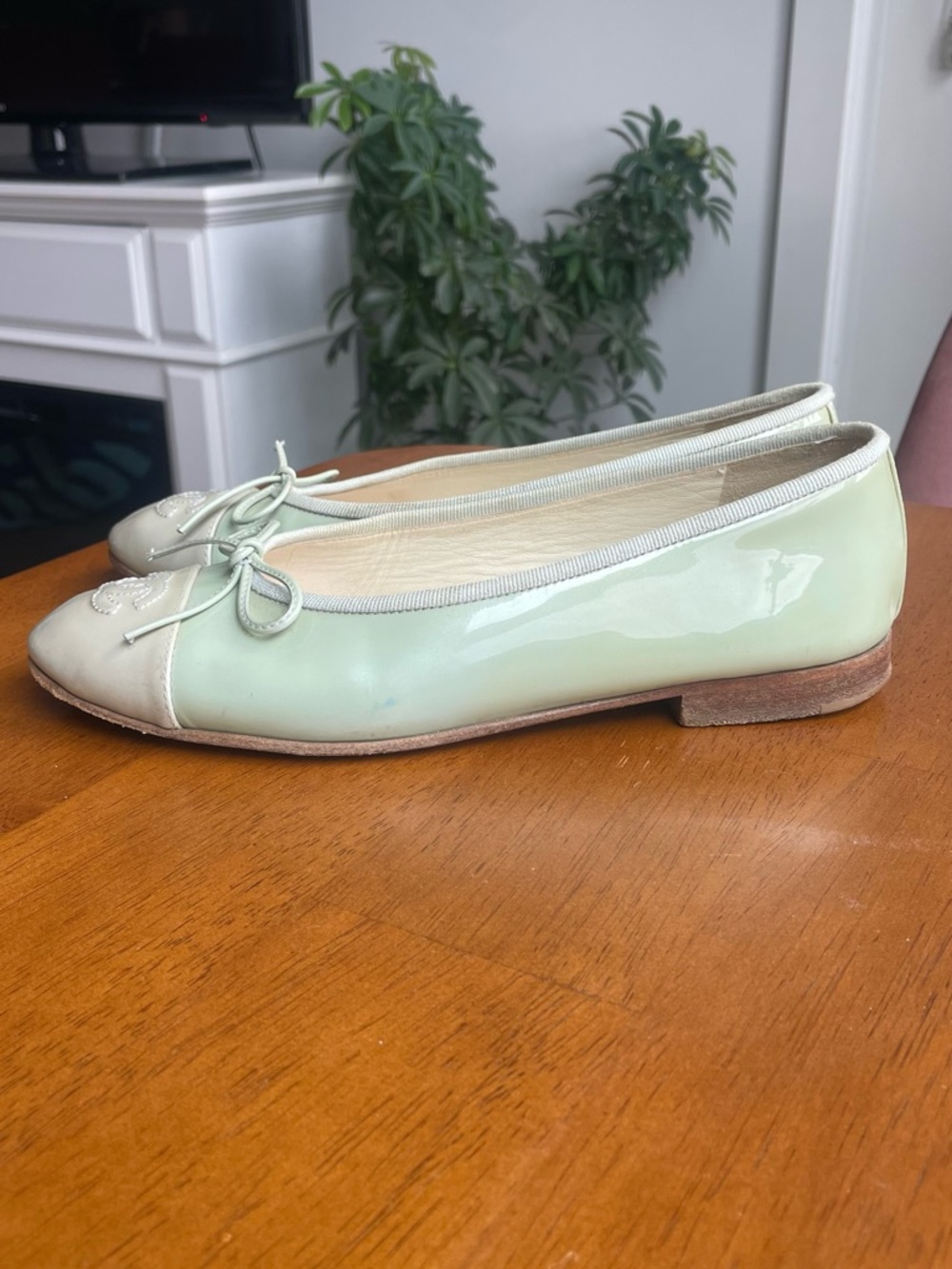 CHANEL Mint Green Two Tone Patent Leather Cap-Toe Ballet Flats - Picture 5 of 14